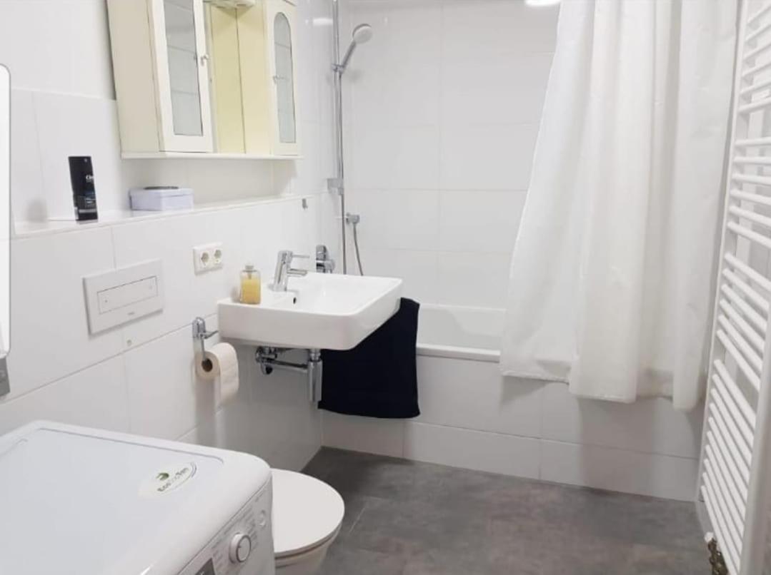 Grosse Ferienwohnung In Augsburg Mit Balkon Екстериор снимка